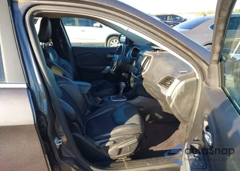 2018 Jeep Cherokee Latitude Plus Fwd z USA, uszkodzony, nr VIN 1C4PJLLB2JD504389